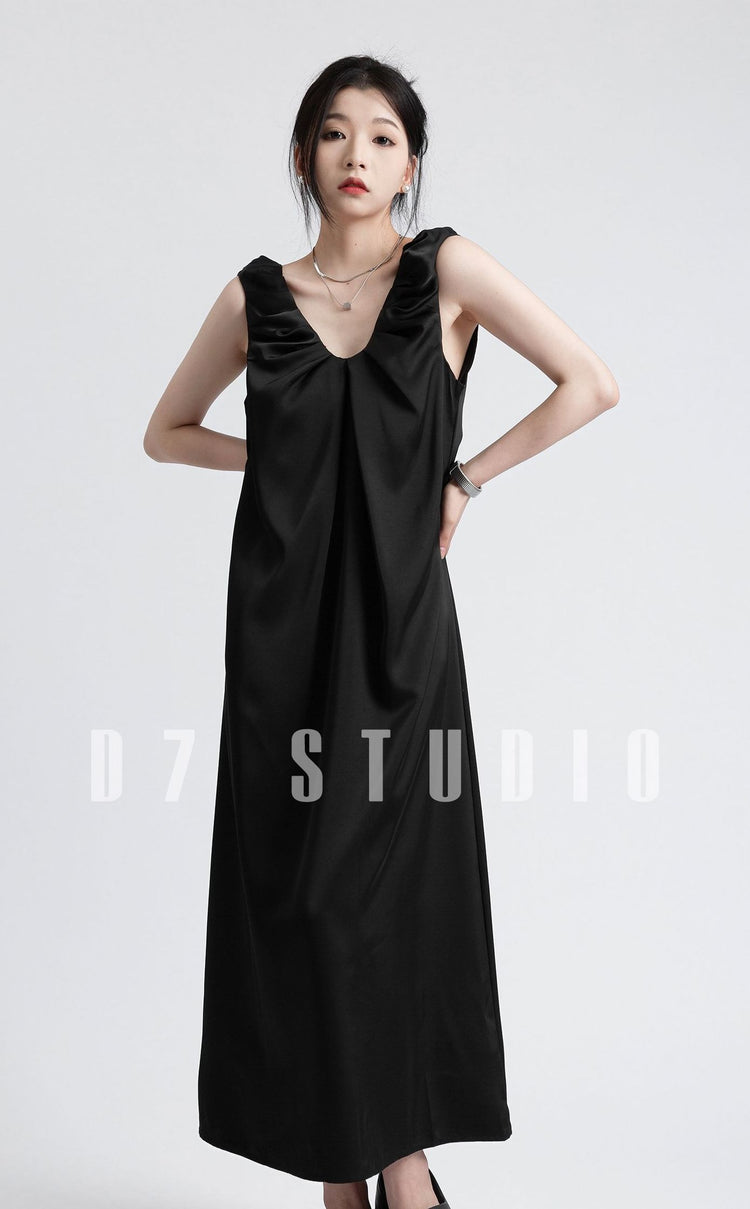 Pleated V-Neck Sleeveless Long Dress_BDHL6154