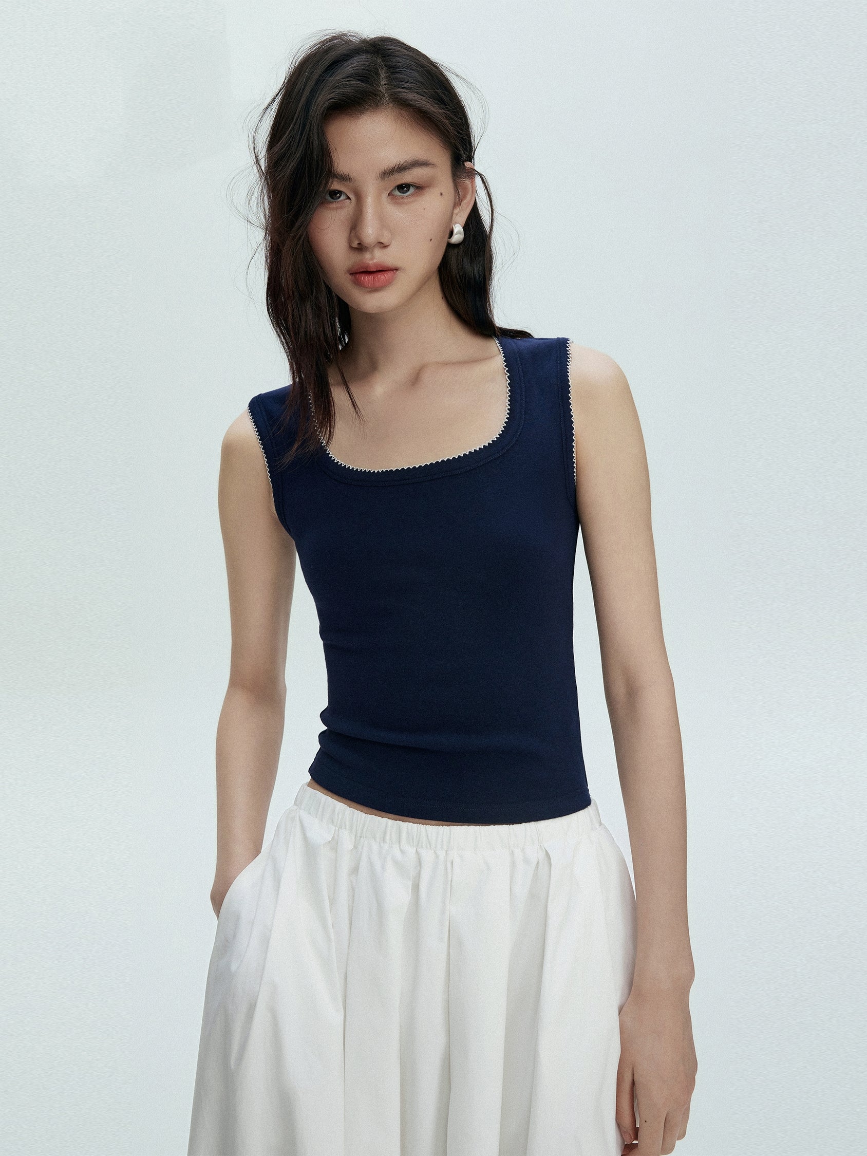 Wide Strap Sleeveless Tops_BDHL7412