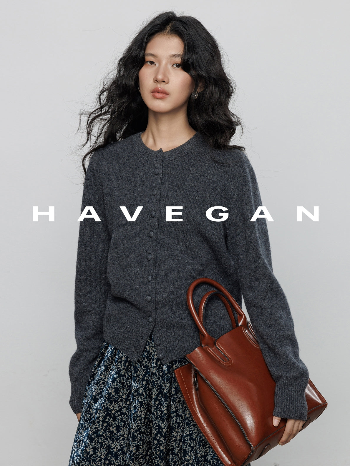 Round-Neck Knitted Cardigan_BDHL7896