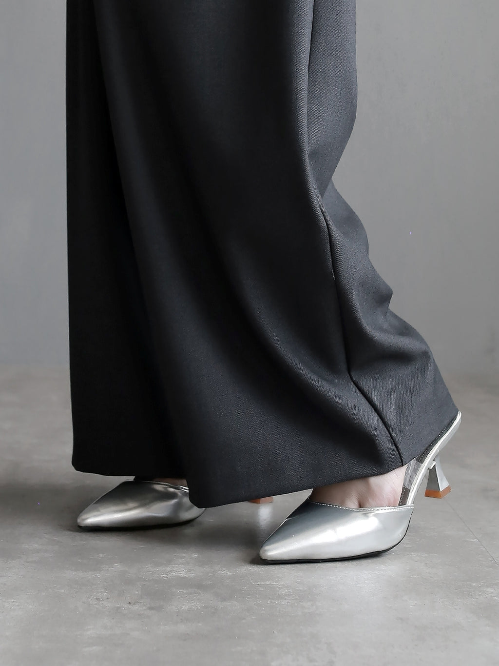 Straight-Leg Gray Pants_BDHL7915