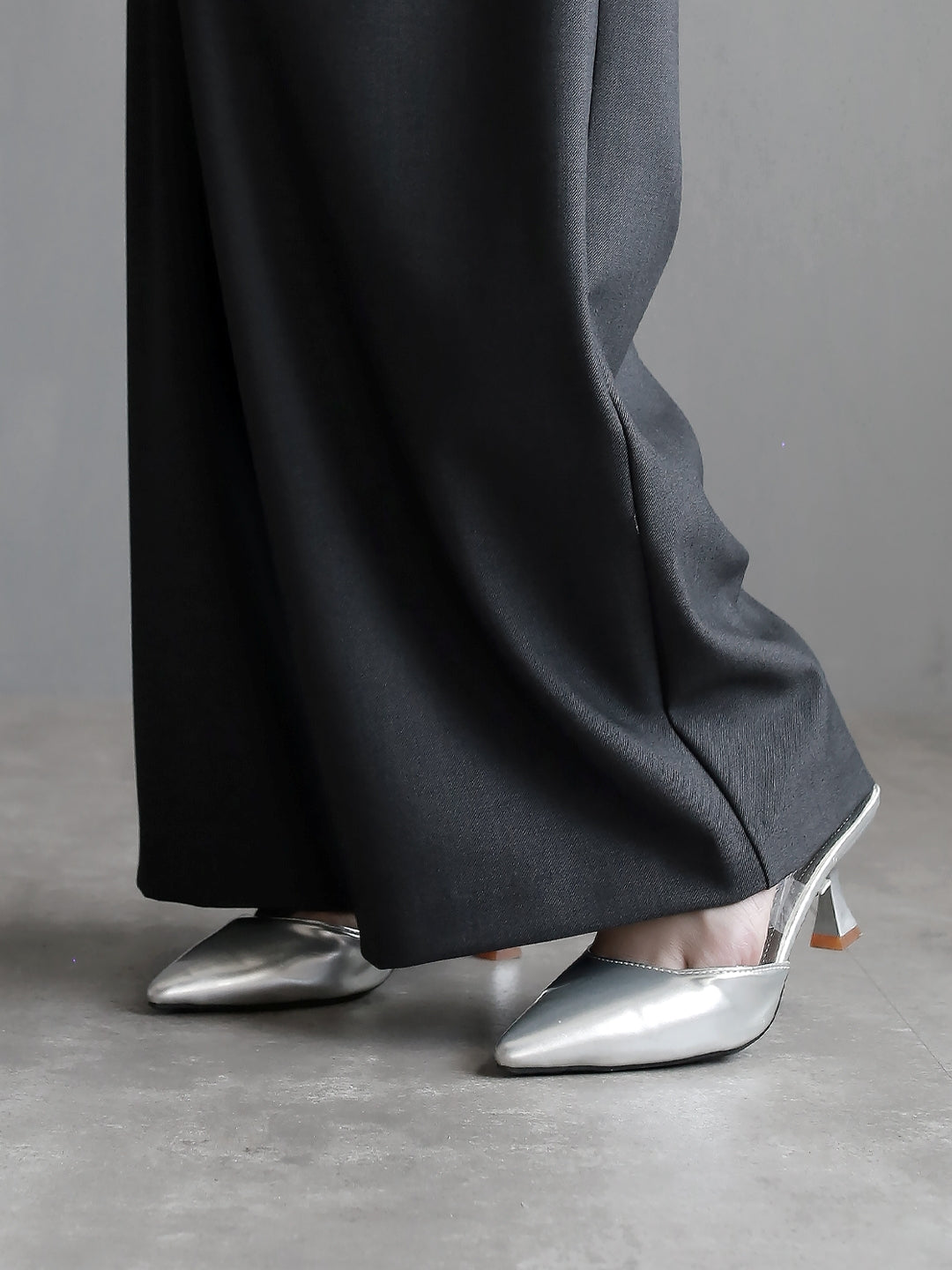 Straight-Leg Gray Pants_BDHL7915