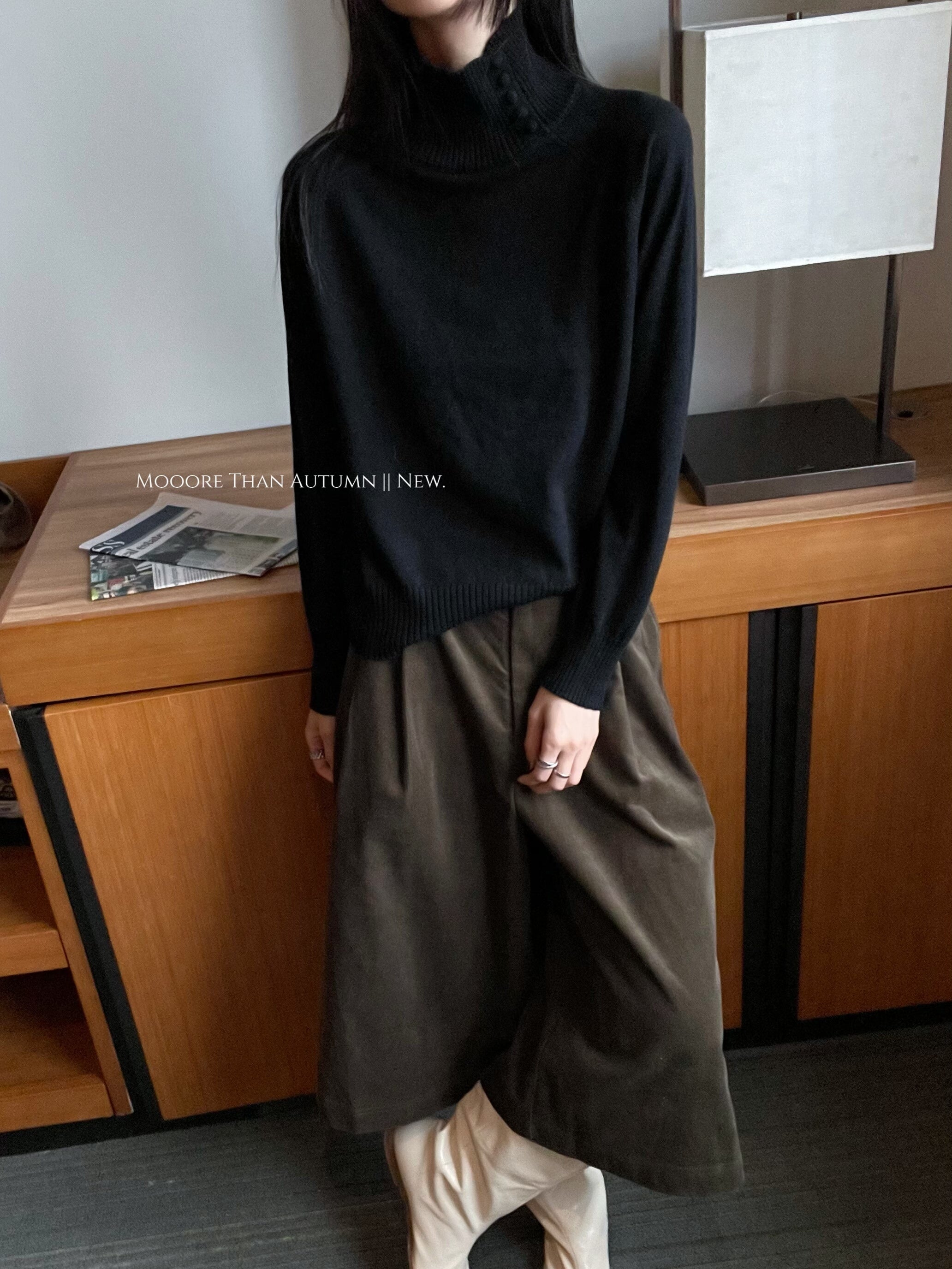 Button-Up High-Neck Knit Tops_BDHL7851