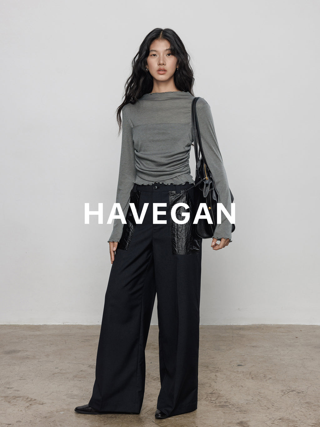High-Waisted Leather Pocket Pants_BDHL7697
