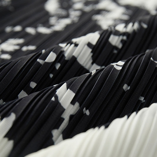 Monochrome Leaf Print Skirt_BDHL7629
