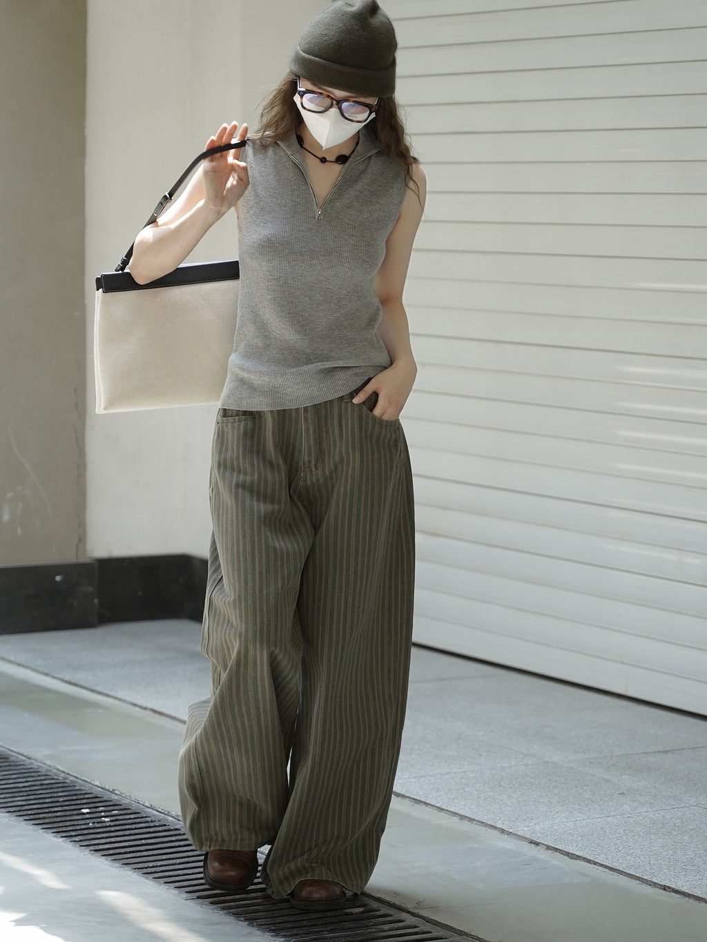 Stand-Collar Sleeveless Knit_BDHL7774