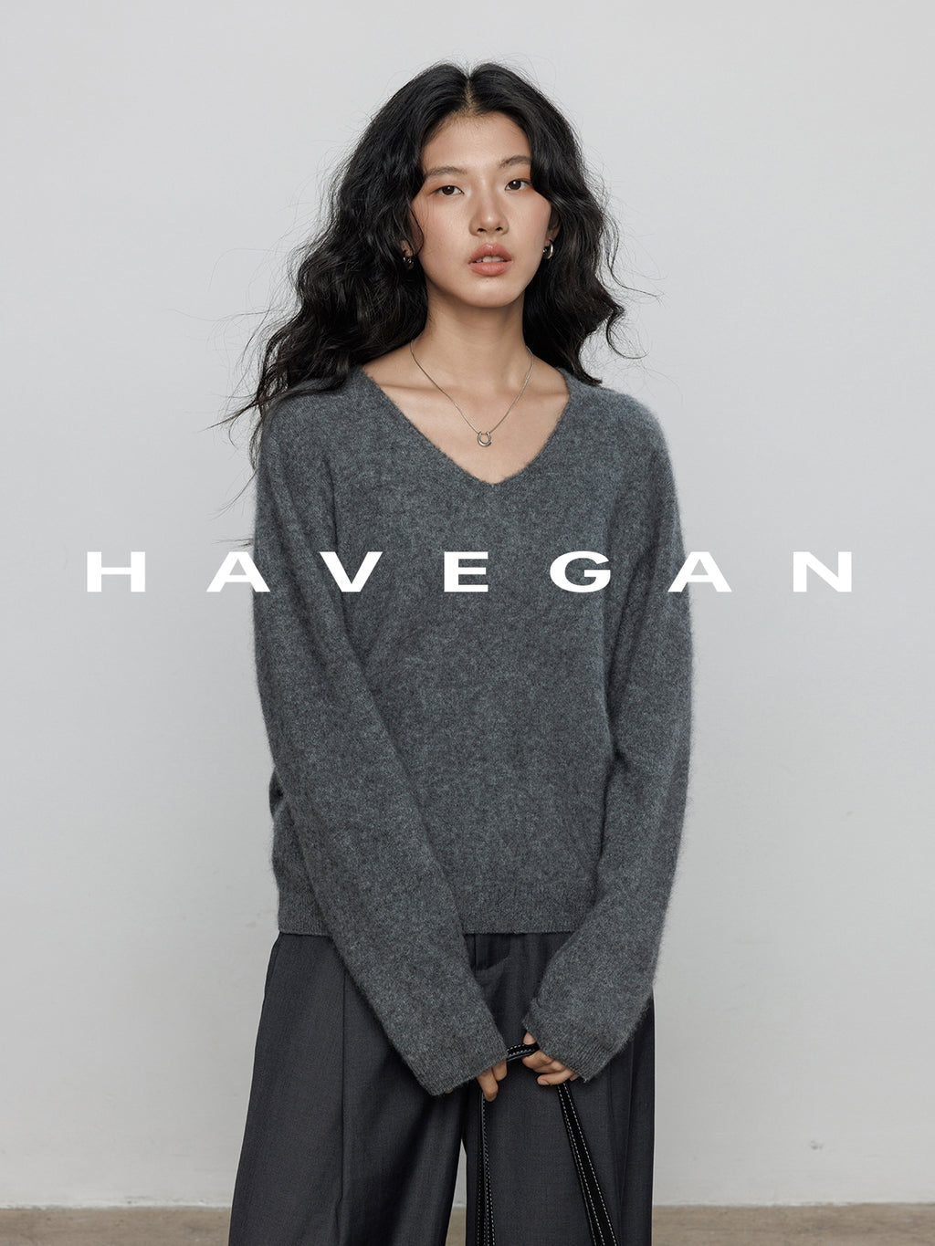 V-Neck Soft Knit Tops_BDHL7895