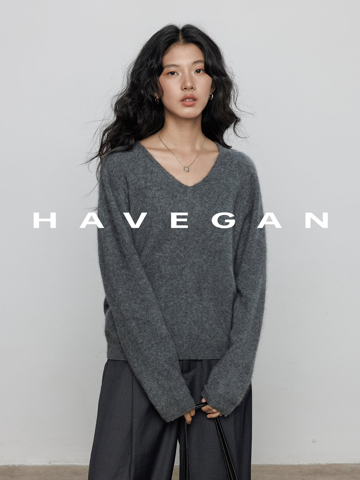 V-Neck Soft Knit Tops_BDHL7895