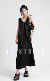 Pleated V-Neck Sleeveless Long Dress_BDHL6154