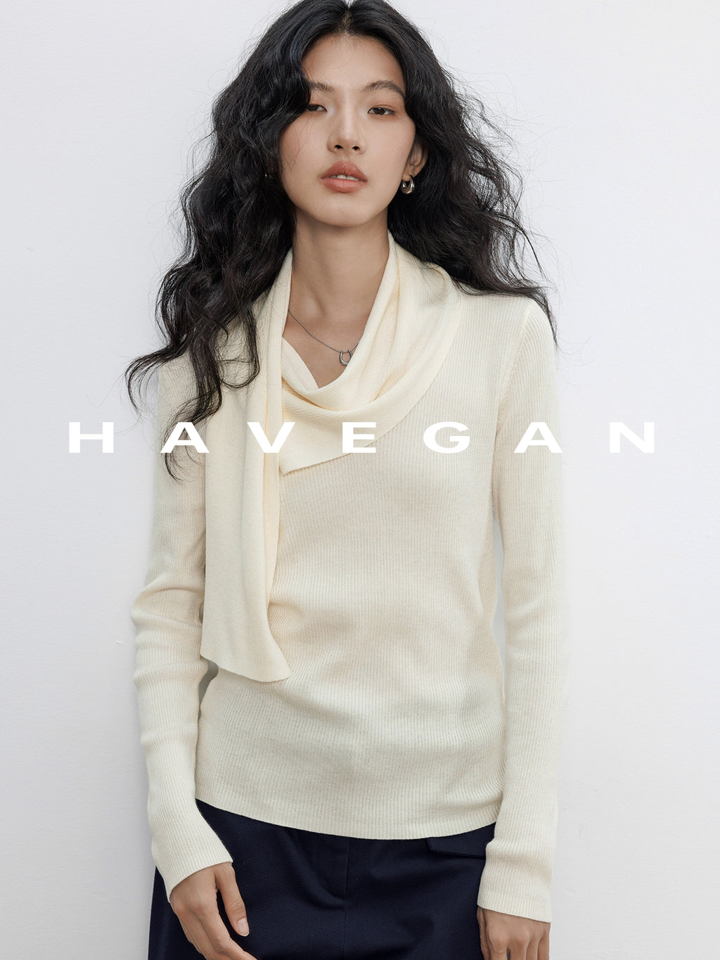 Halter-Neck Knit Tops_BDHL7784