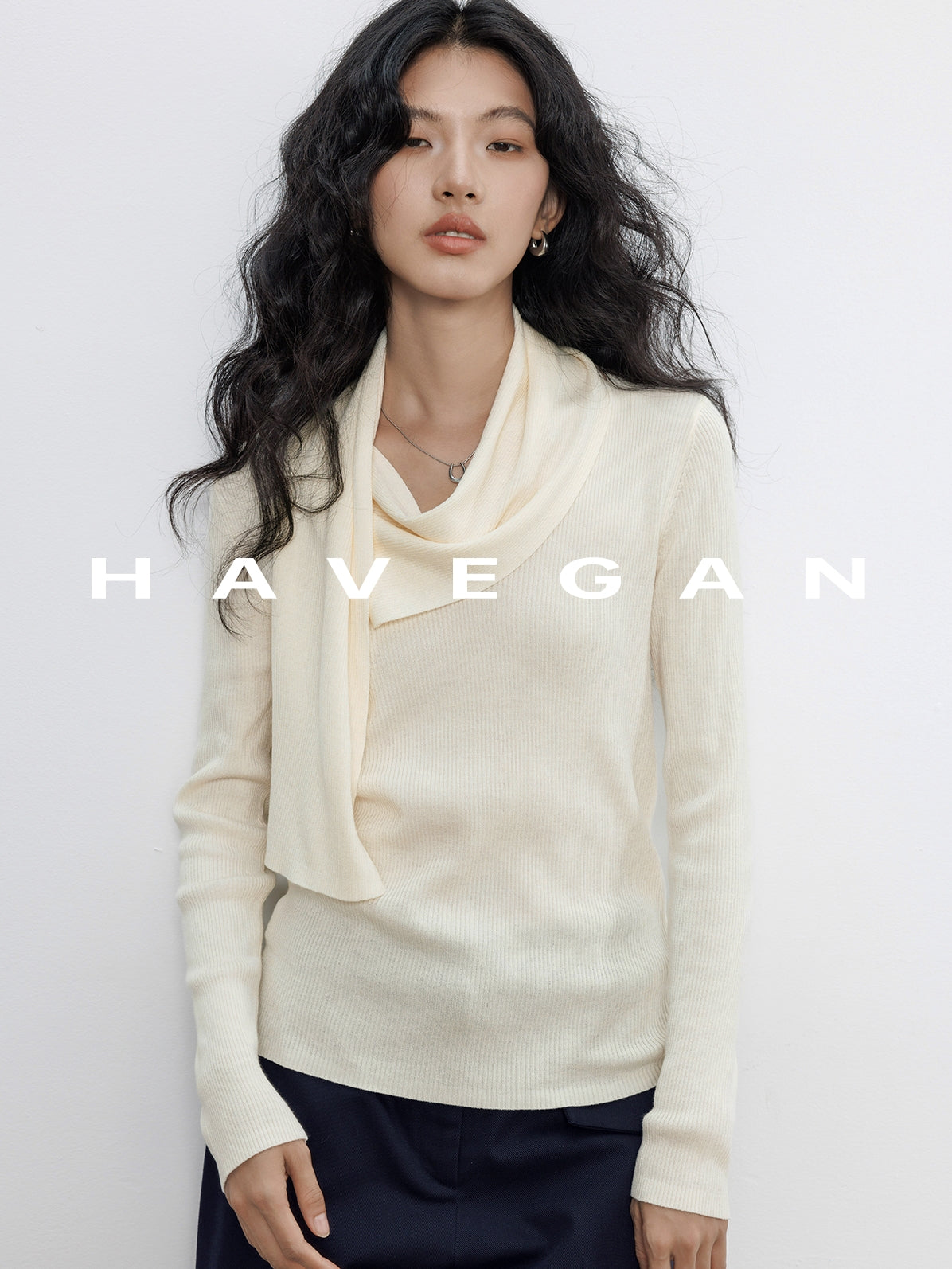 Halter-Neck Knit Tops_BDHL7784