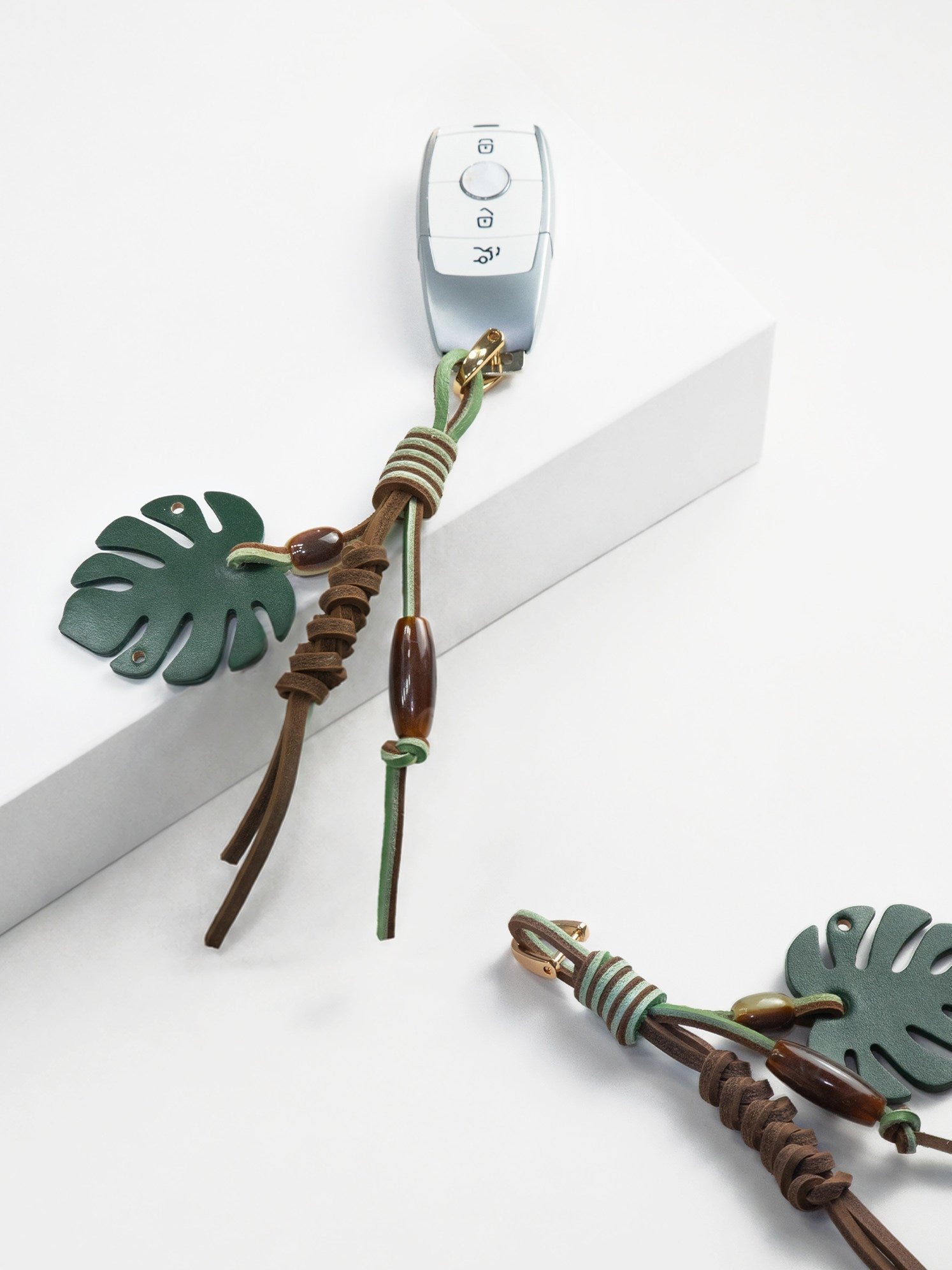 Monstera Leaf Leather Bag Charm_BDHL8429