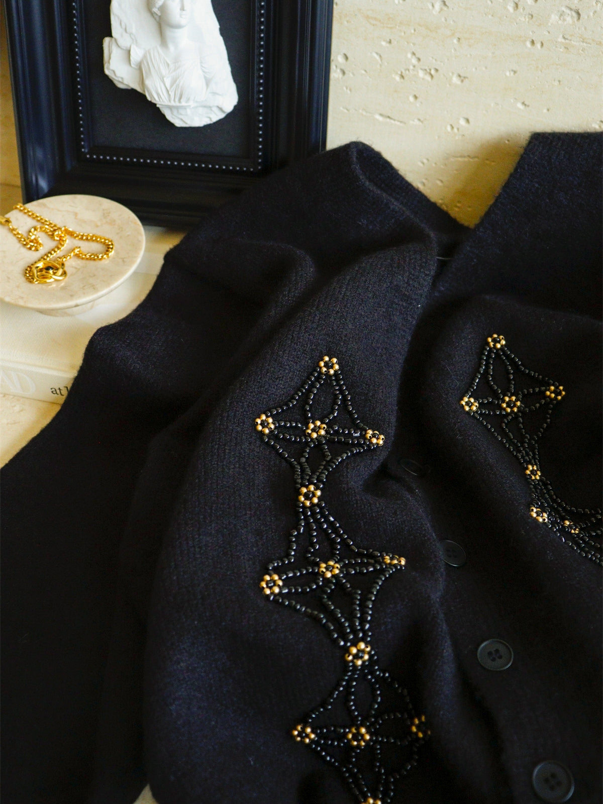 Beaded V-Neck Cardigan_BDHL8001