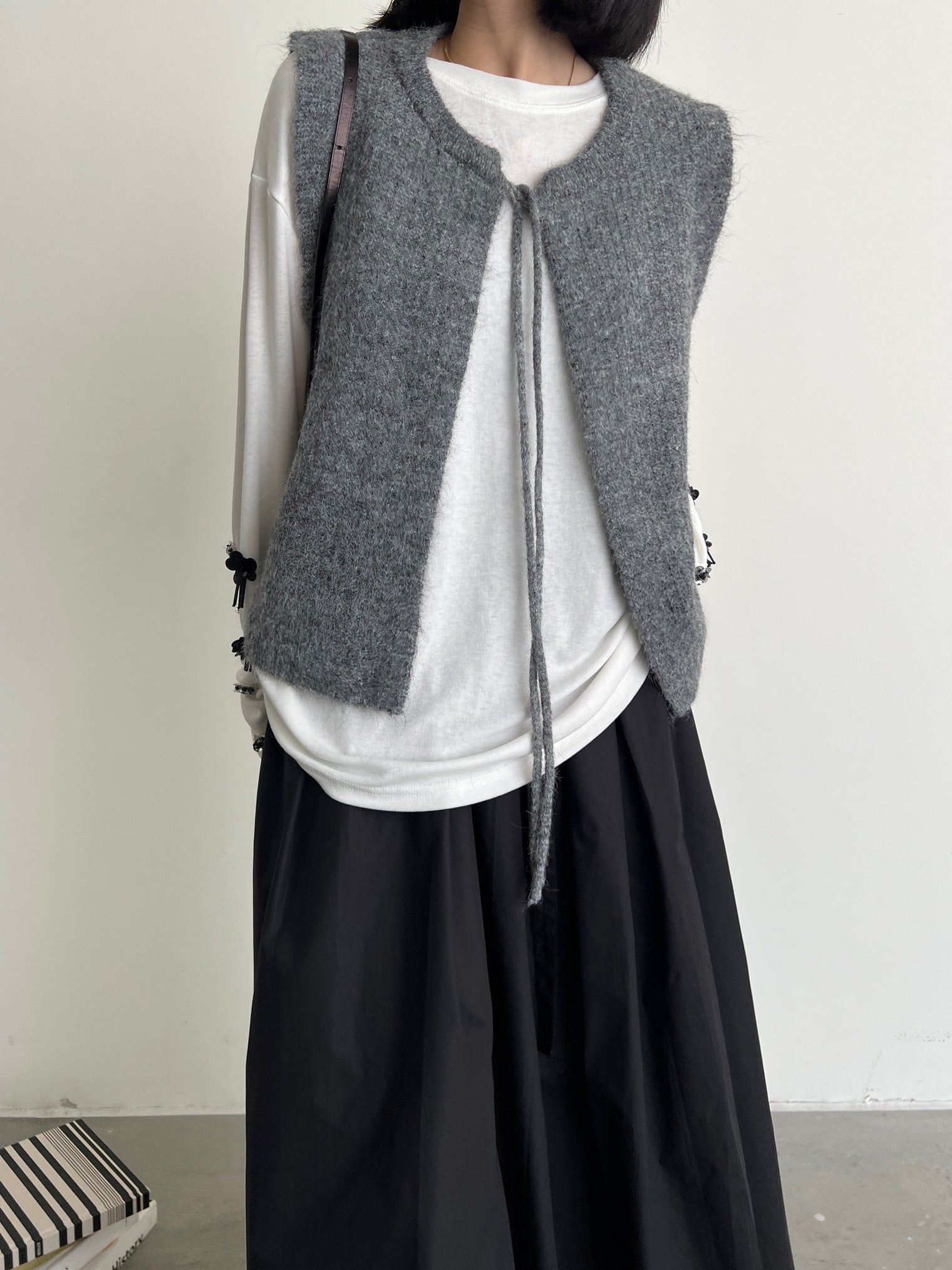 String Round Neck Knitted Gilet_BDHL6550