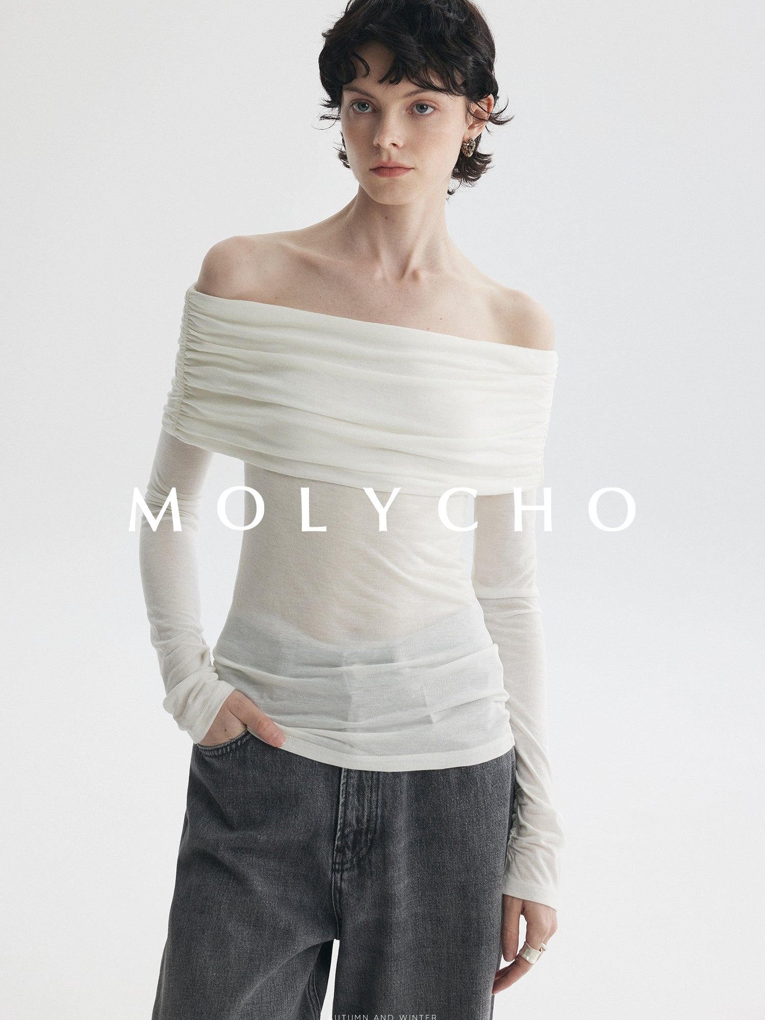 Lightweight Off-Shoulder Pleated Tops_BDHL7727