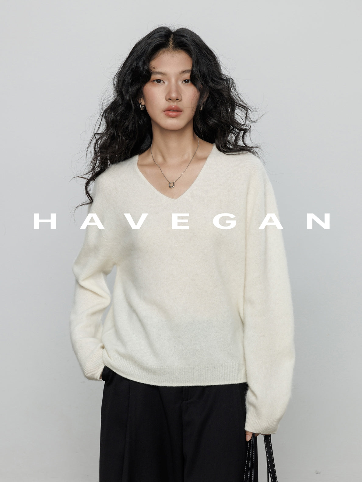 V-Neck Soft Knit Tops_BDHL7895