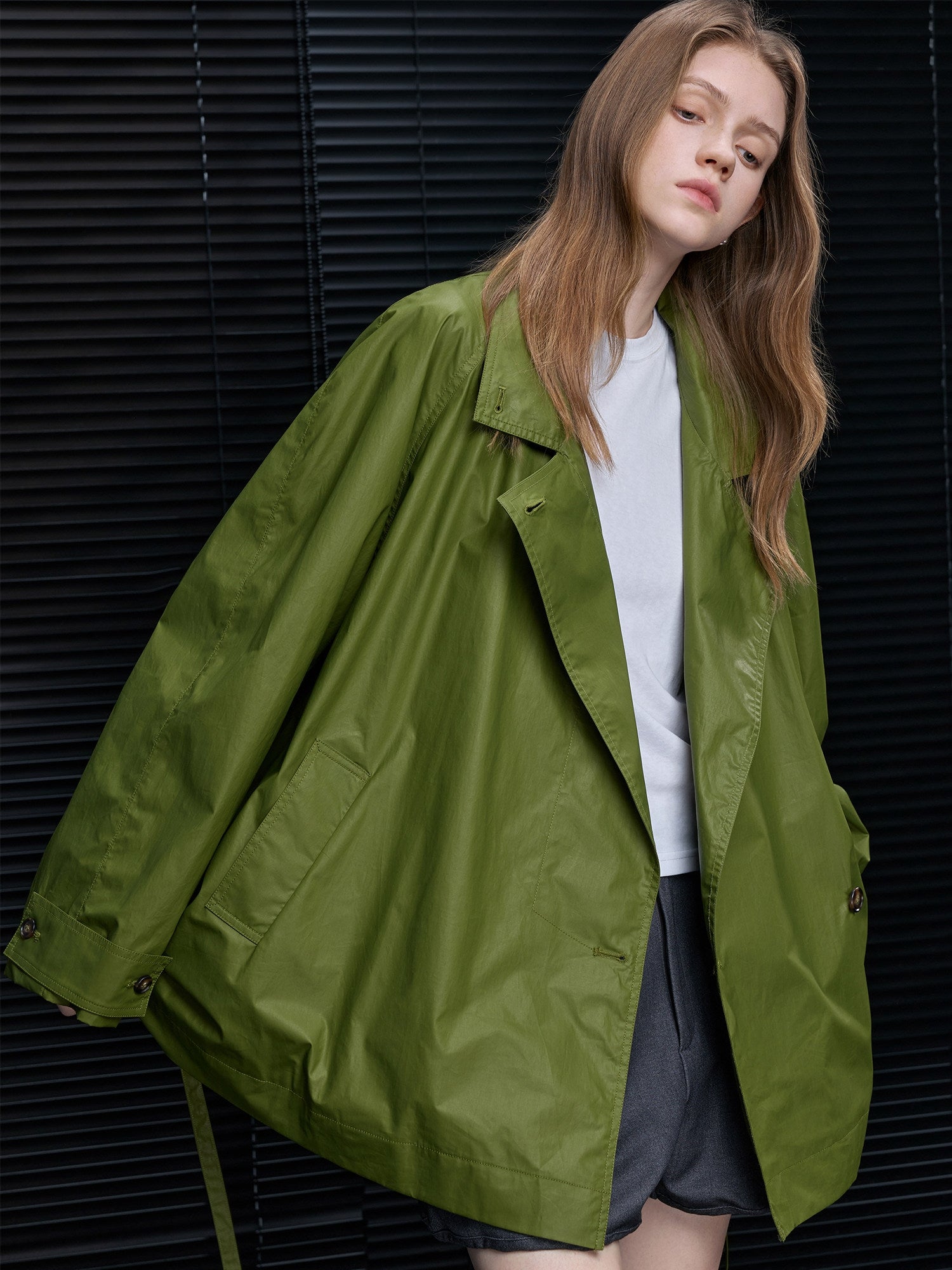 Mid-Length Trench Coat_BDHL8174