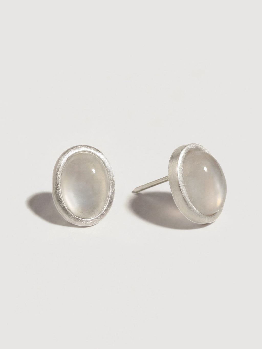 White Agate Oval Stud Earrings_BDHL8463