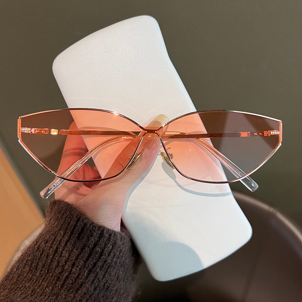 Cat-Eye Metal Sunglasses_BDHL8374