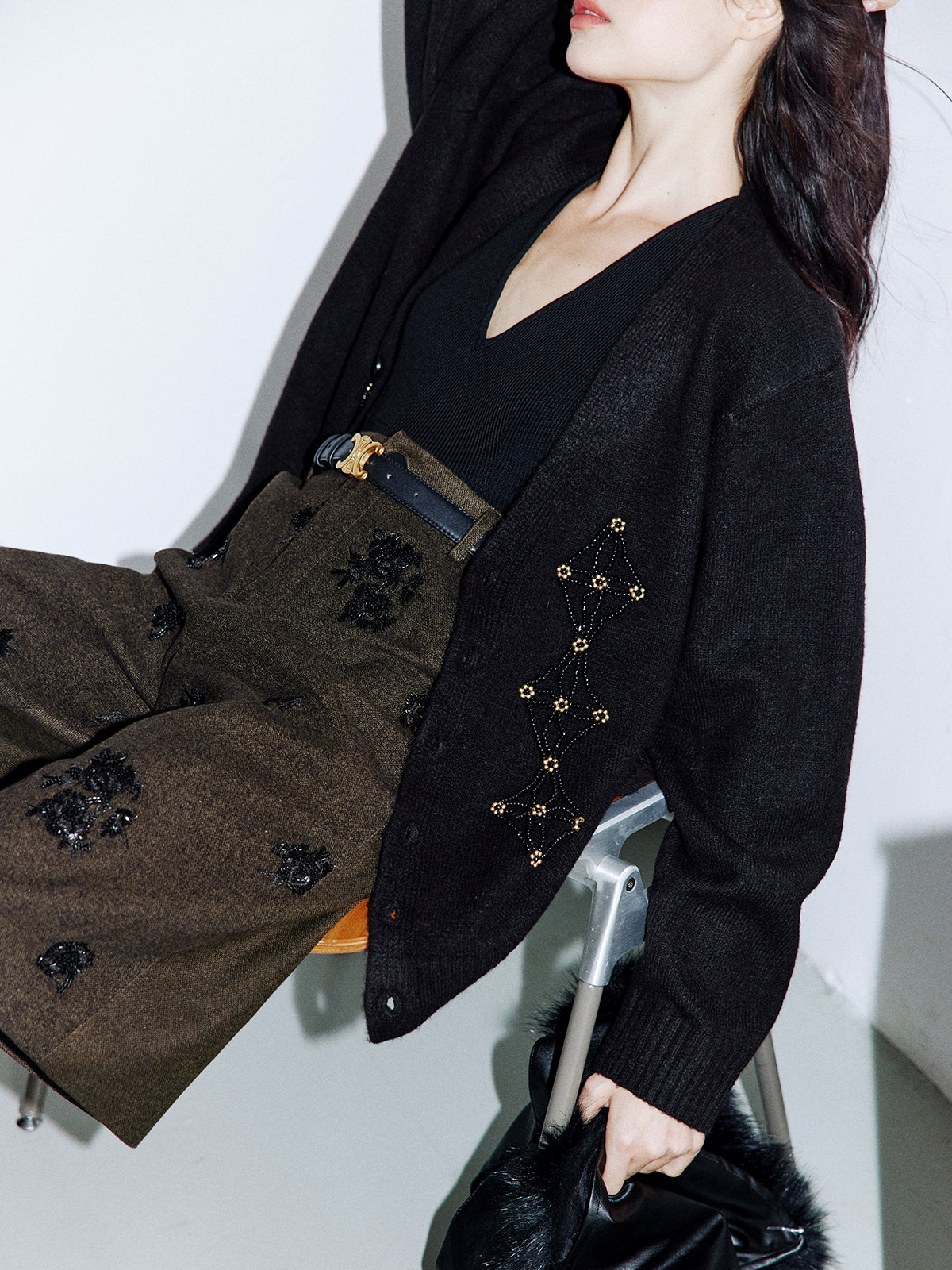 Beaded V-Neck Cardigan_BDHL8001