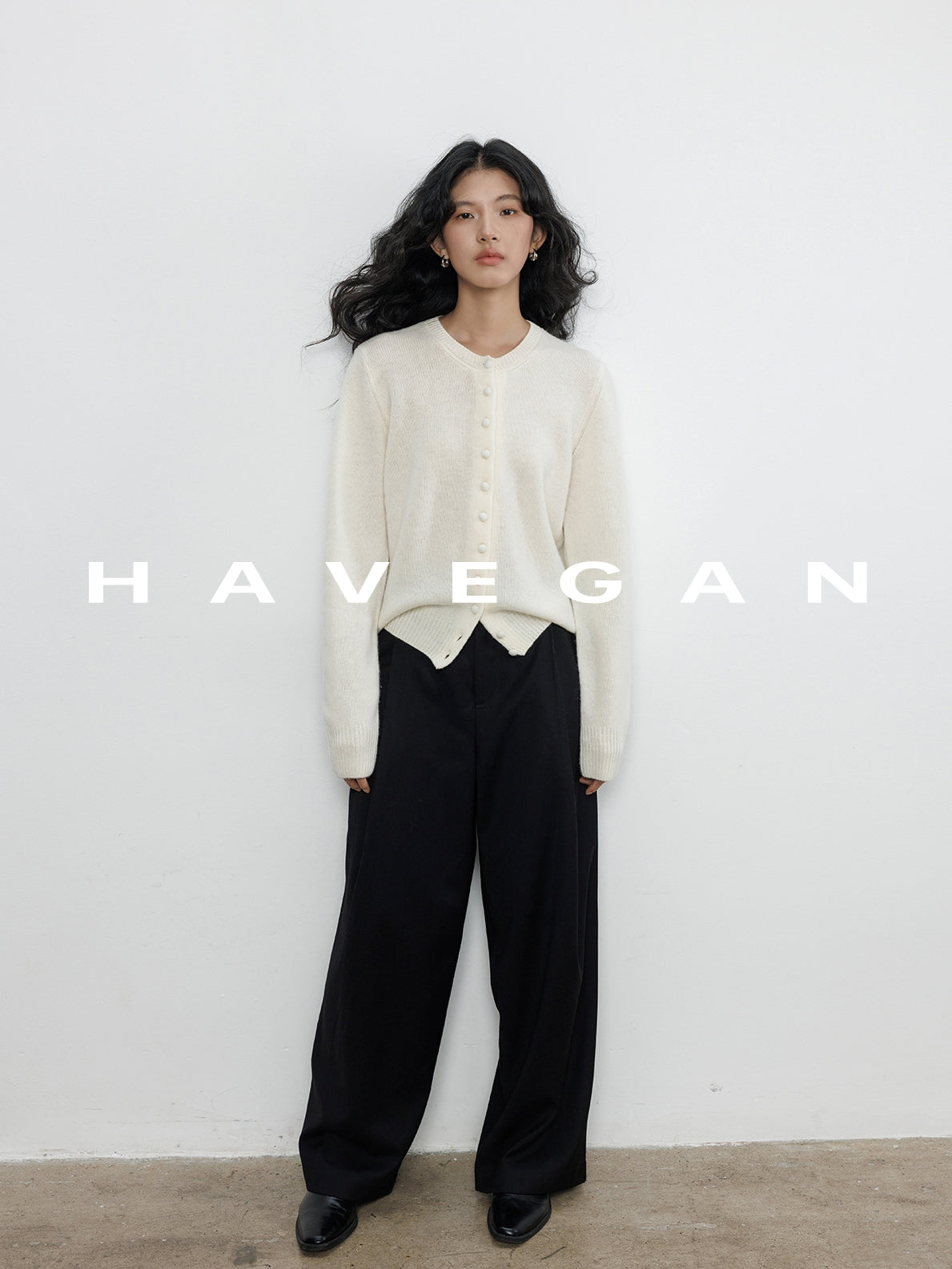 Round-Neck Knitted Cardigan_BDHL7896