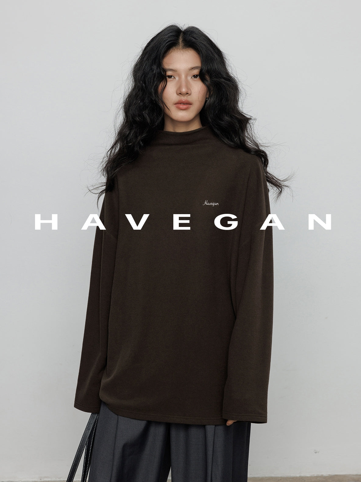 High-Neck Embroidered Tops_BDHL7894