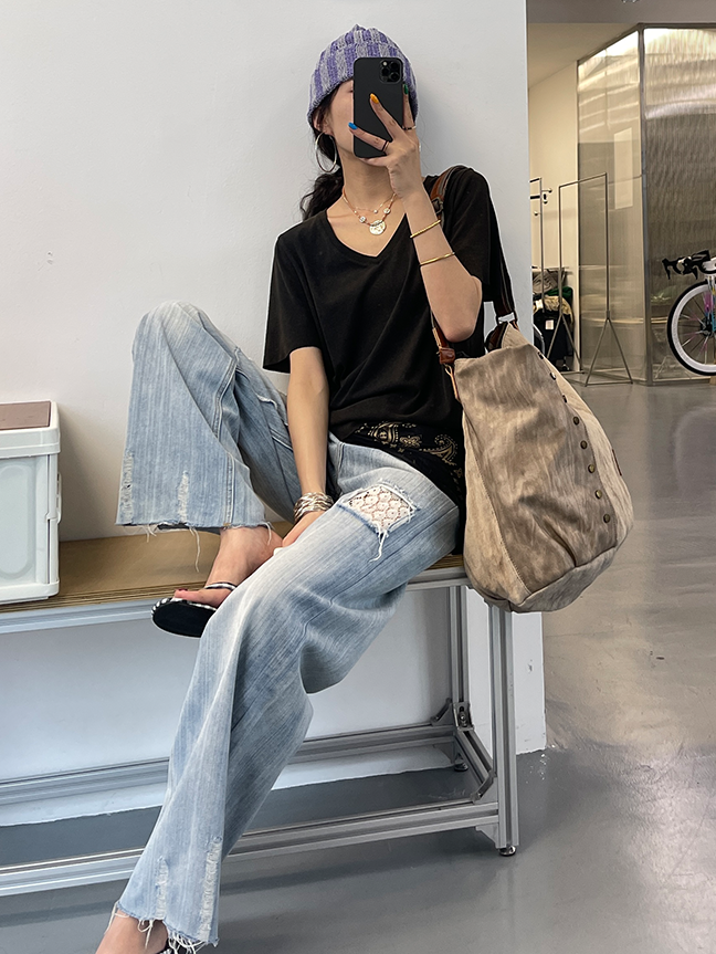 Slimline V-Neck T-Shirt_BDHL7543
