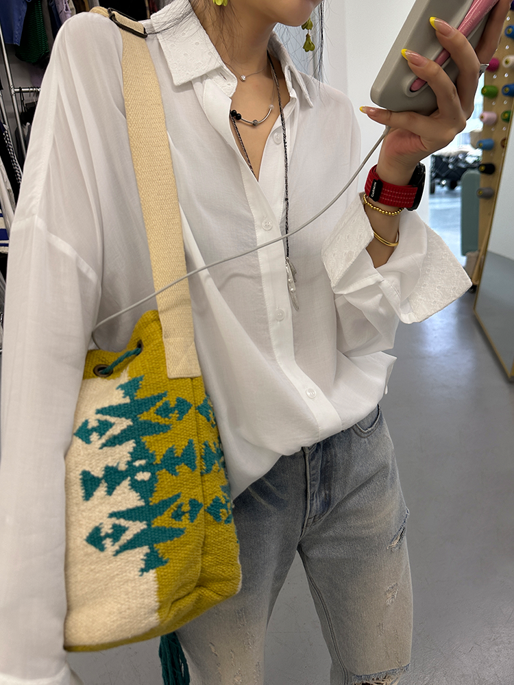 Lace-Stitched Thin Shirt_BDHL7272