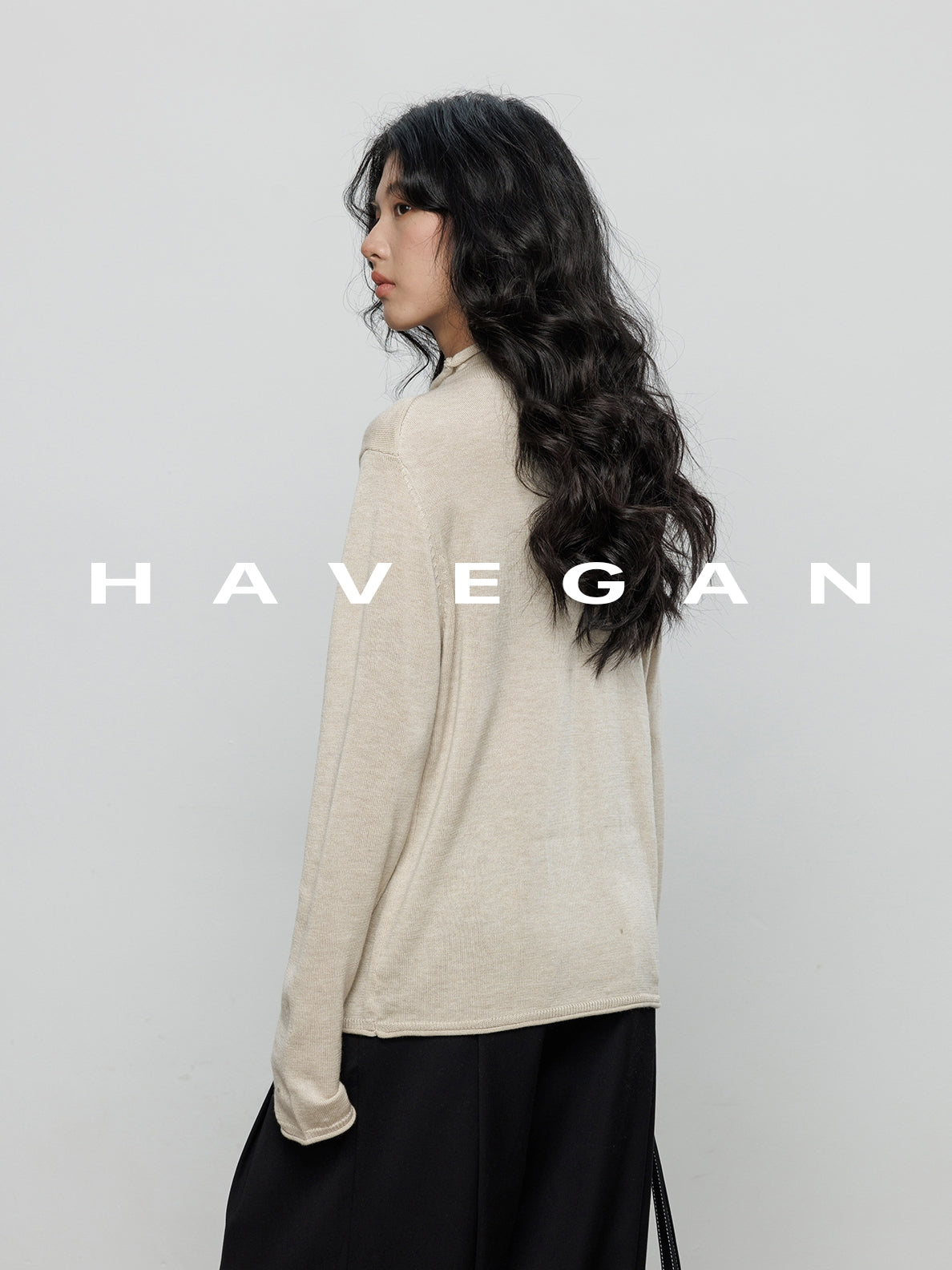 High-Neck Relaxed Tops_BDHL7899