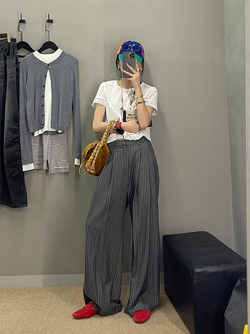 Striped Loose-Fitting Pants_BDHL7403