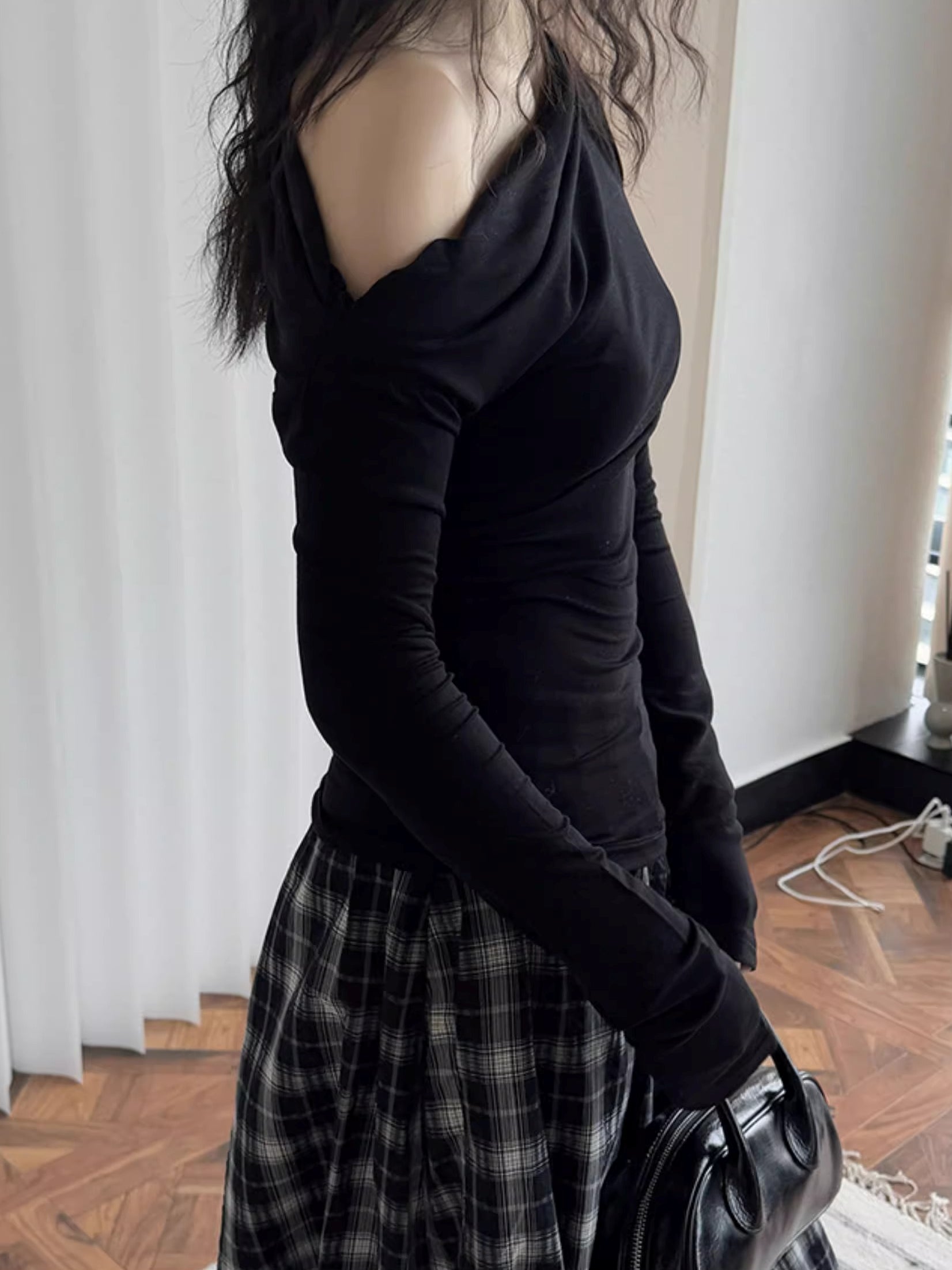 One-Shoulder Swing Collar Tops_BDHL7374