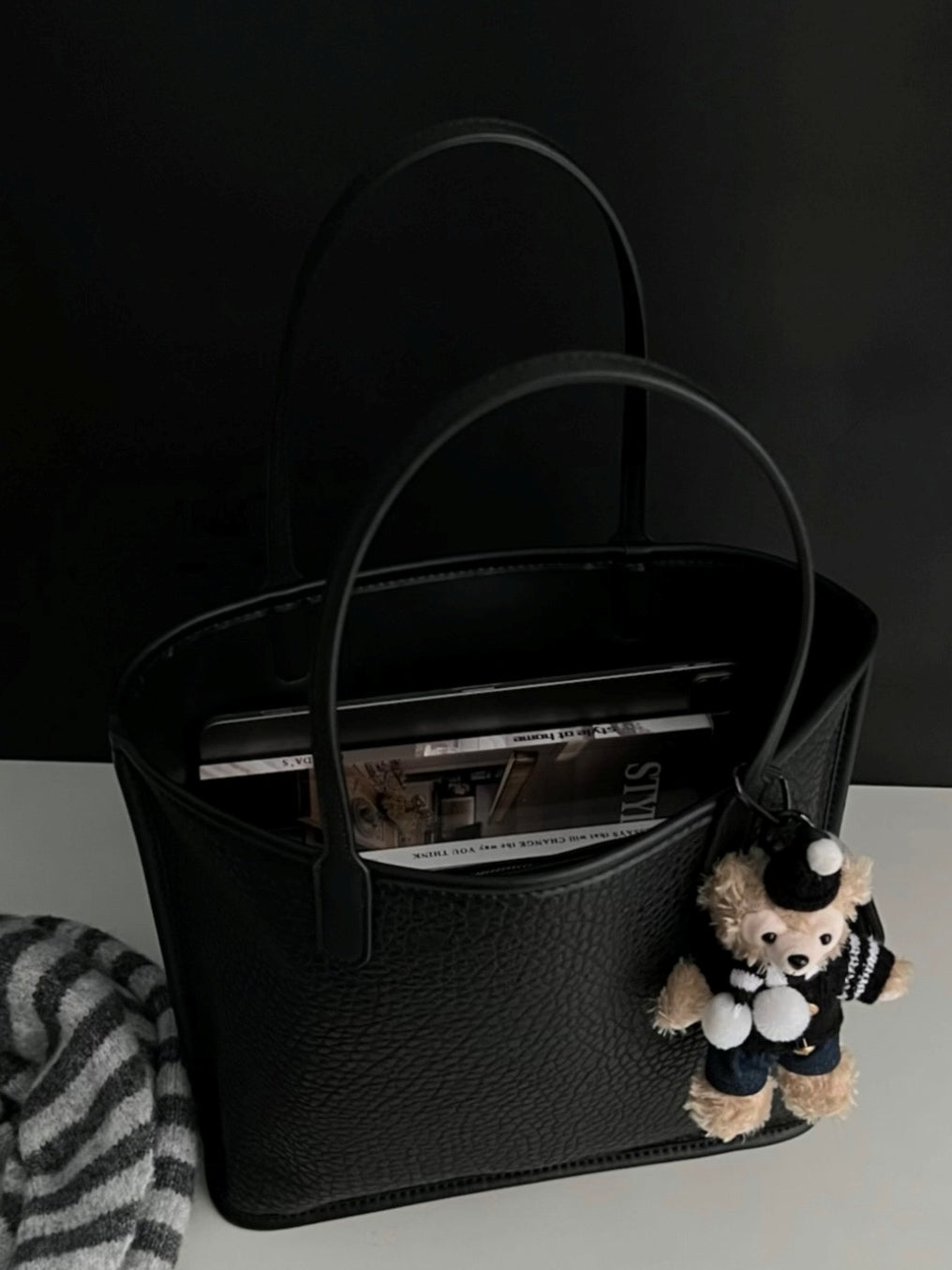 Elephant-Print Black Tote Bag_BDHL8023