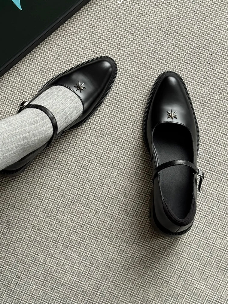 Shallow-Heeled Thick-Soled Black Shoes_BDHL7813