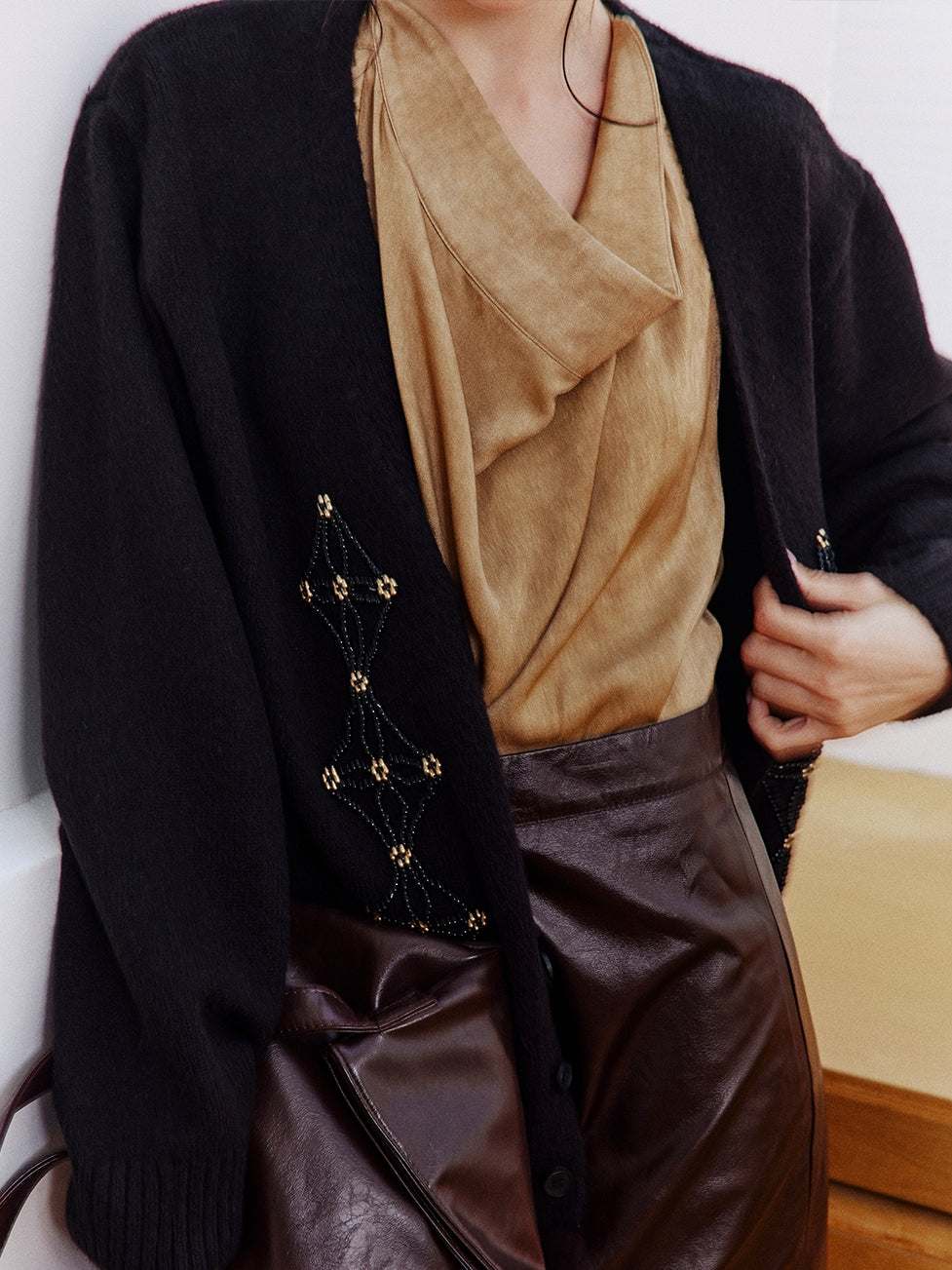 Beaded V-Neck Cardigan_BDHL8001