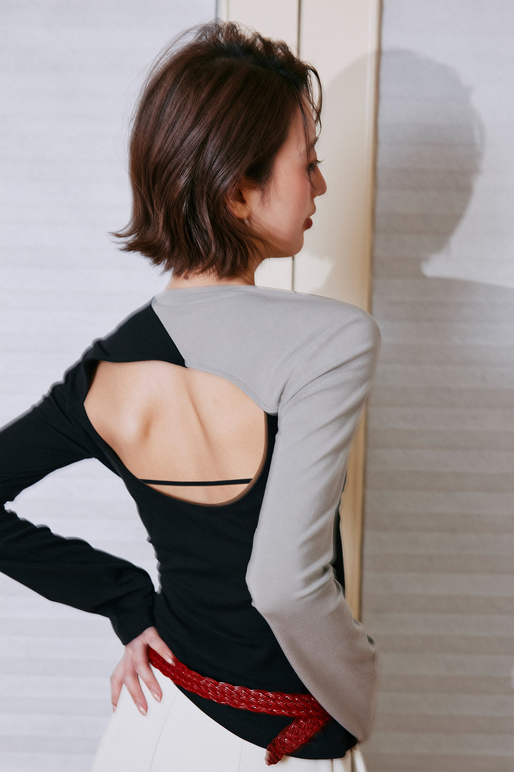 Contrast Sleeve Backless Cutout Knit Top_BDHL8243