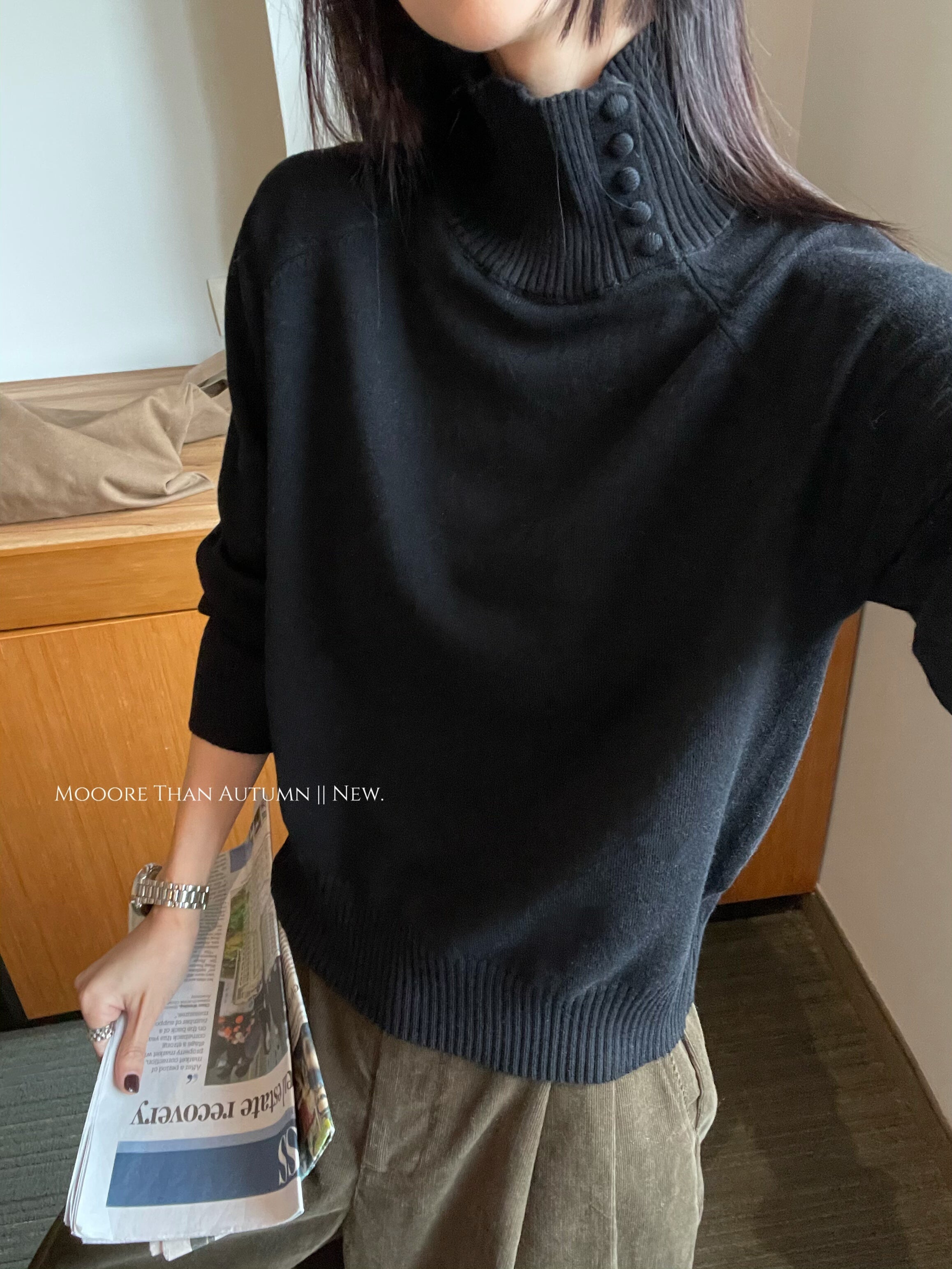 Button-Up High-Neck Knit Tops_BDHL7851