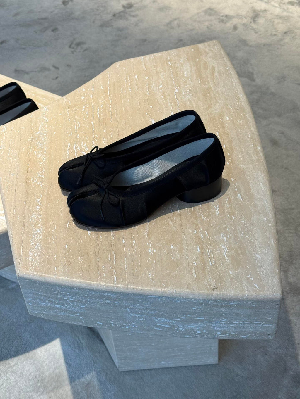 Satin Bow Split-Toe Ballet Shoes_BDHL8368