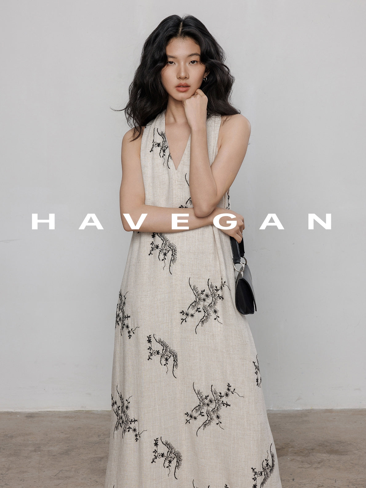 Embroidered V-Neck Sleeveless Dress_BDHL7236