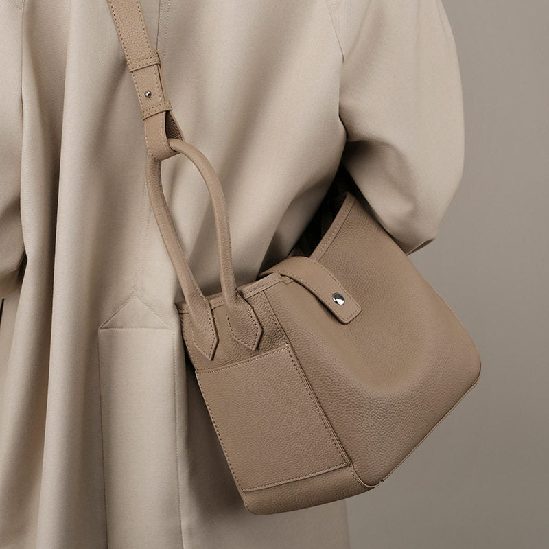 Grained Leather Bucket Handbag_BDHL8452