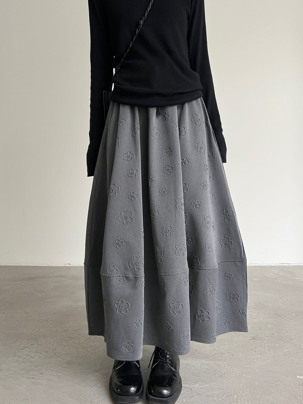 Floral Embossed Thick A-Line Skirt_BDHL6967