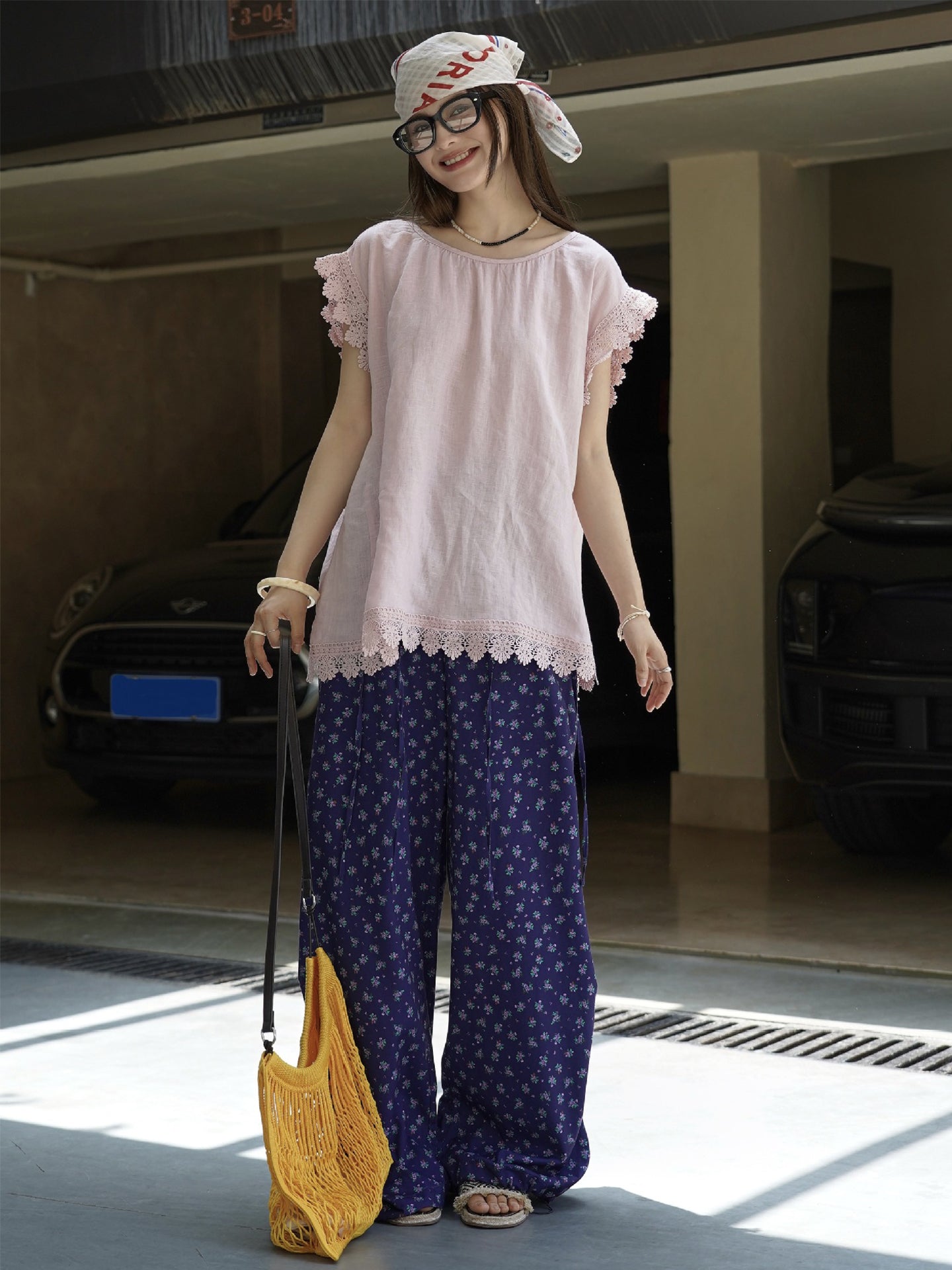 Lace Loose-Fitting Silhouette Tops_BDHL7530