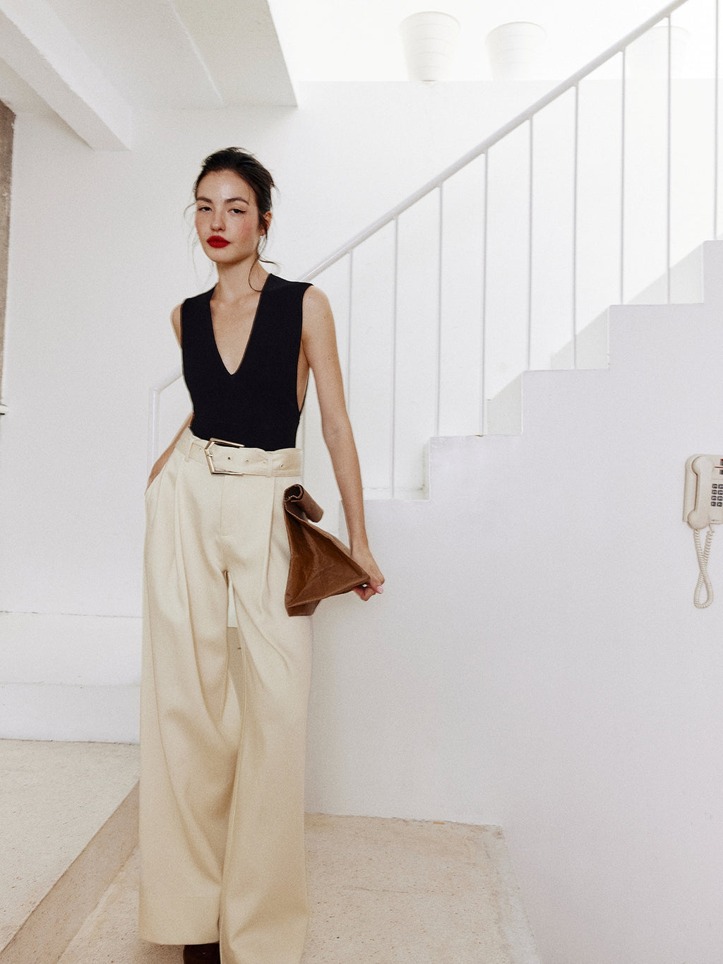 Wide-Belt White Suit Pants_BDHL7998