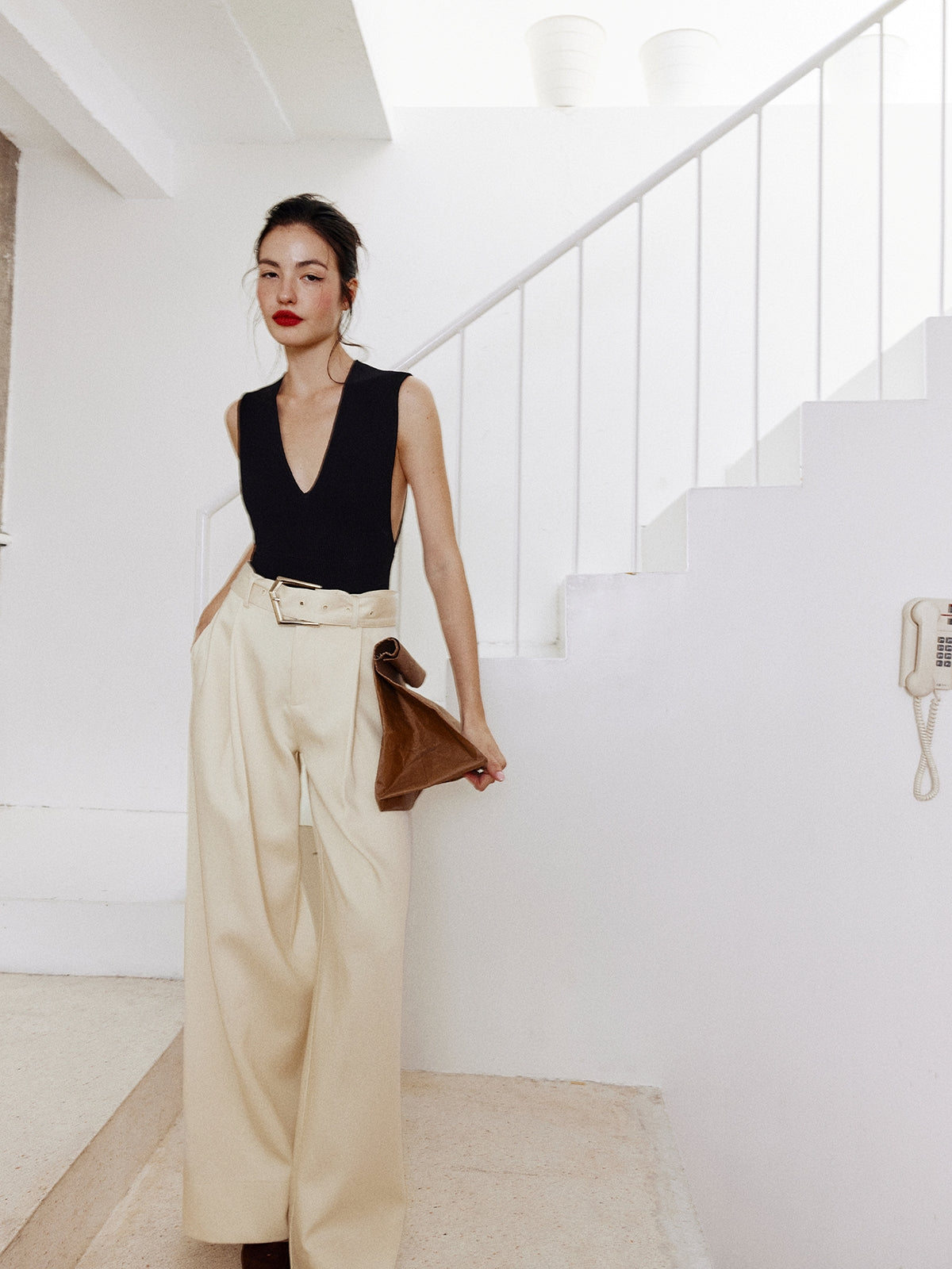 Wide-Belt White Suit Pants_BDHL7998