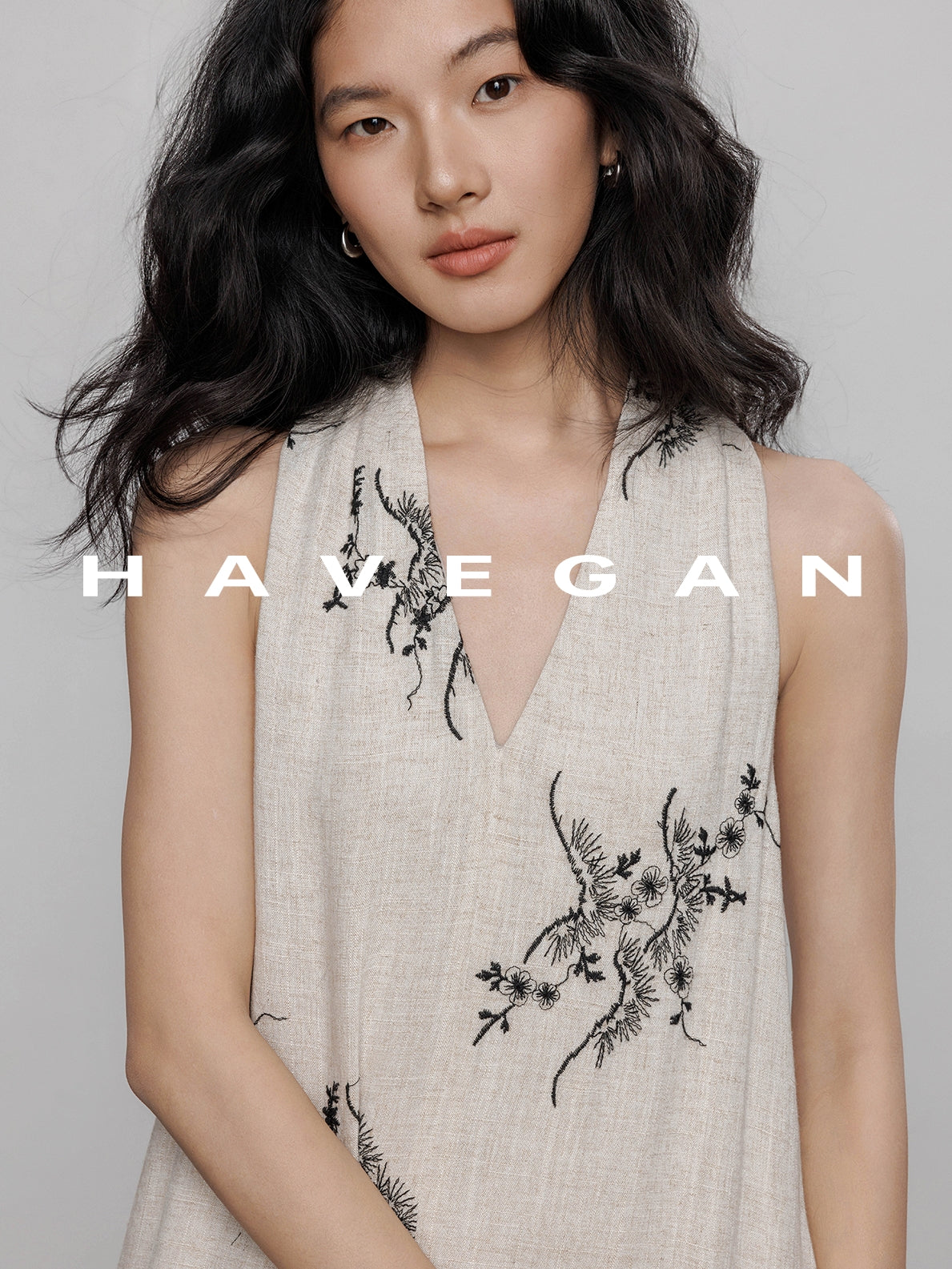 Embroidered V-Neck Sleeveless Dress_BDHL7236