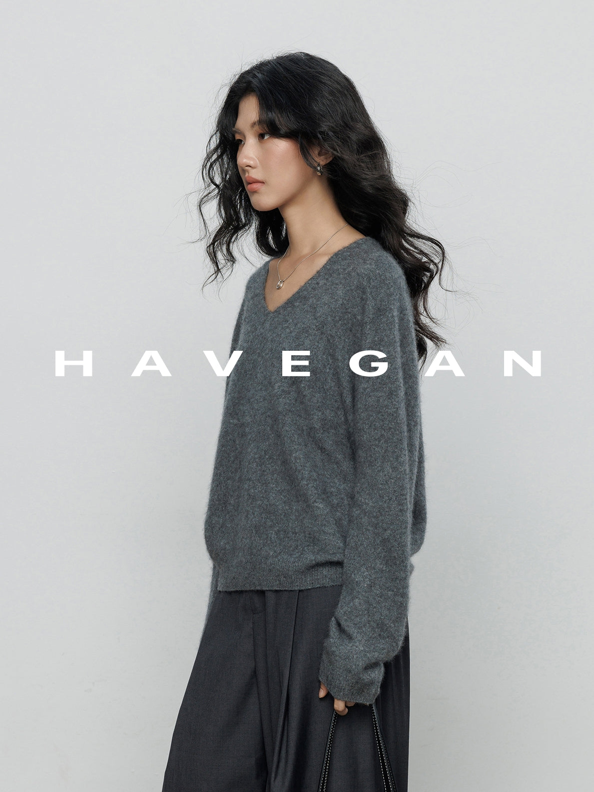 V-Neck Soft Knit Tops_BDHL7895