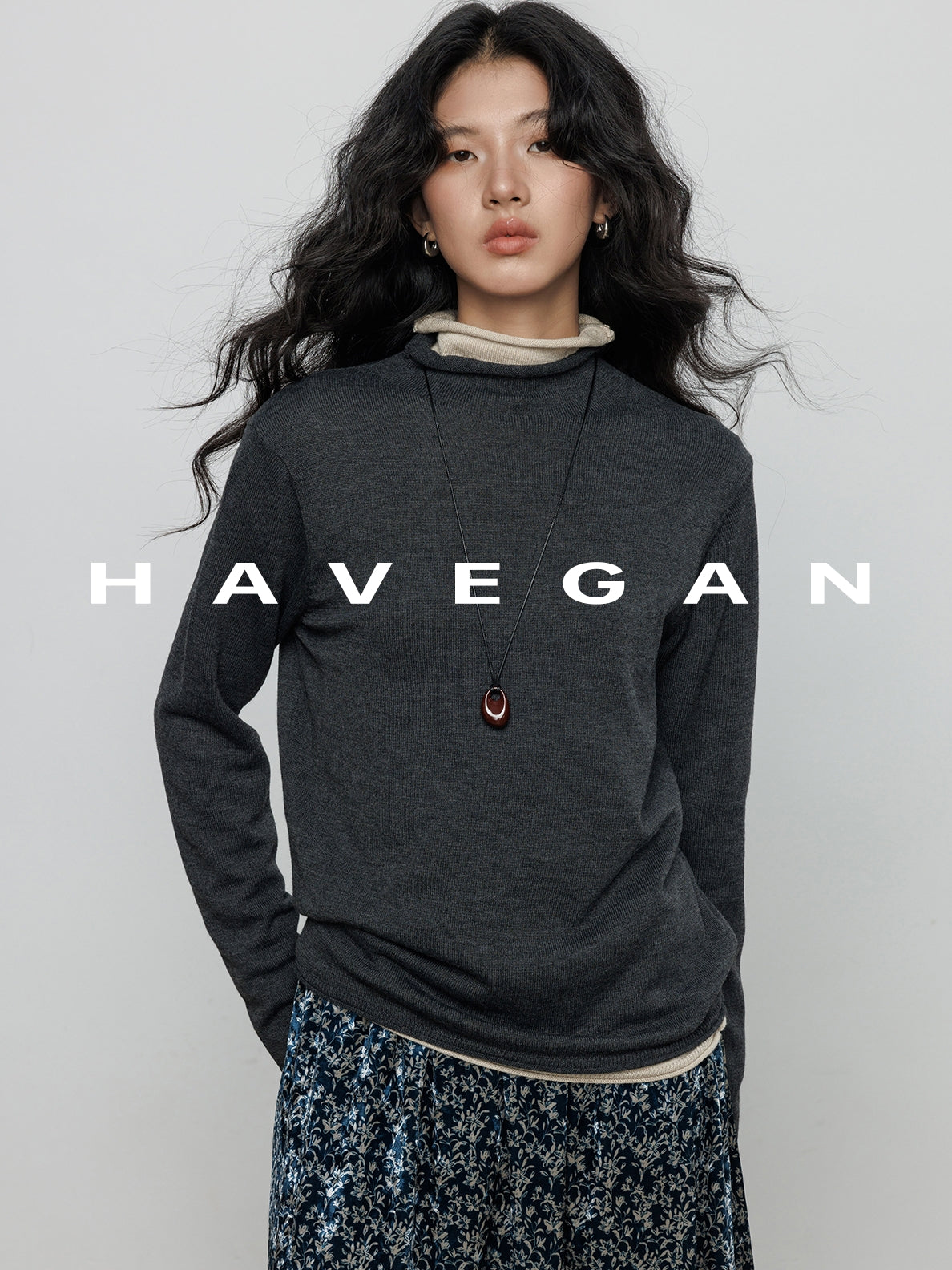 High-Neck Relaxed Tops_BDHL7899