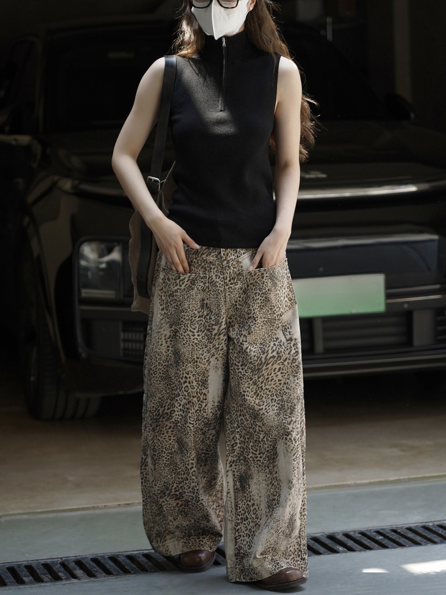 Stand-Collar Sleeveless Knit_BDHL7774