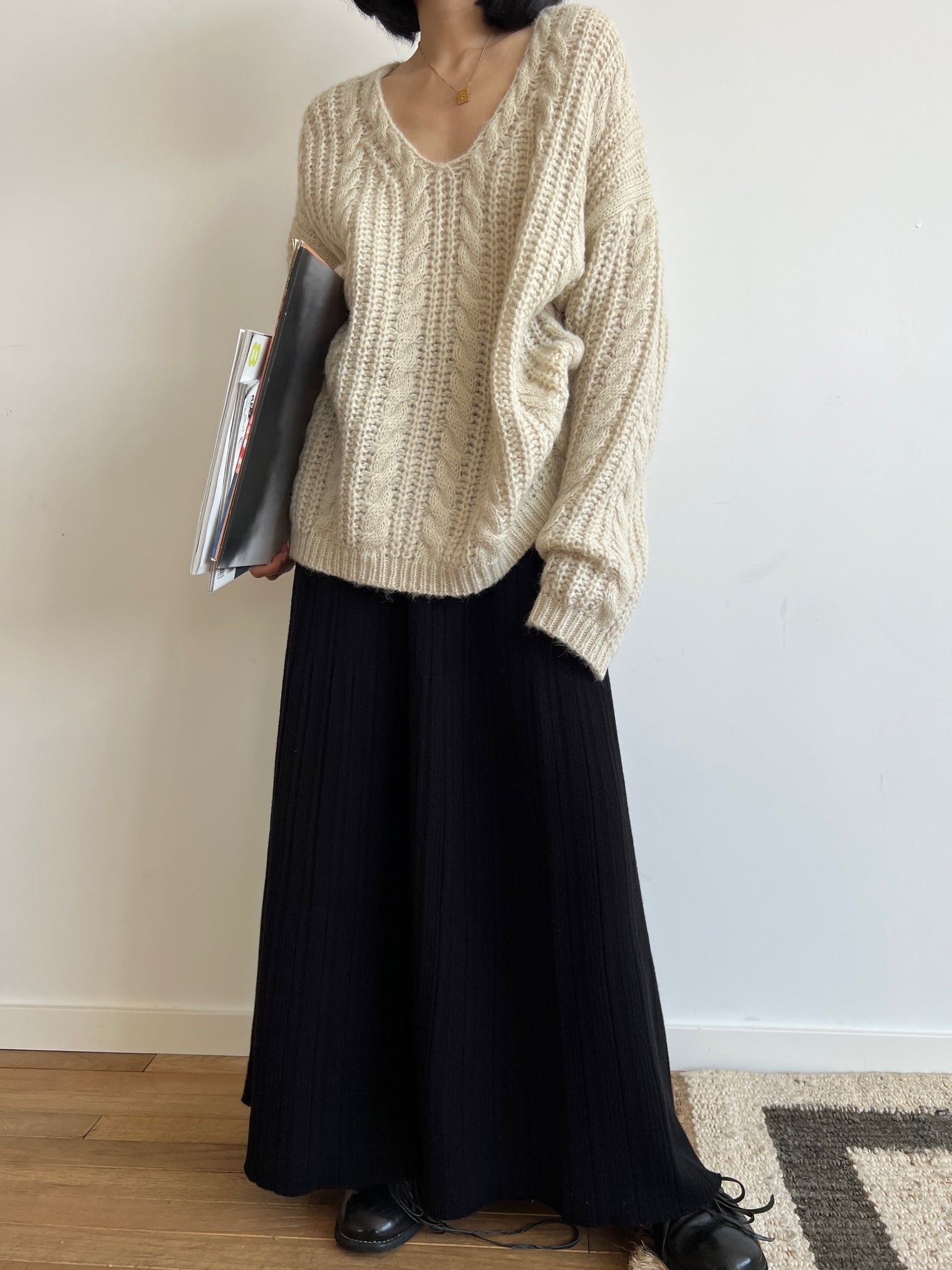 Loose-Fitting Slim V-Neck Sweater_BDHL6552