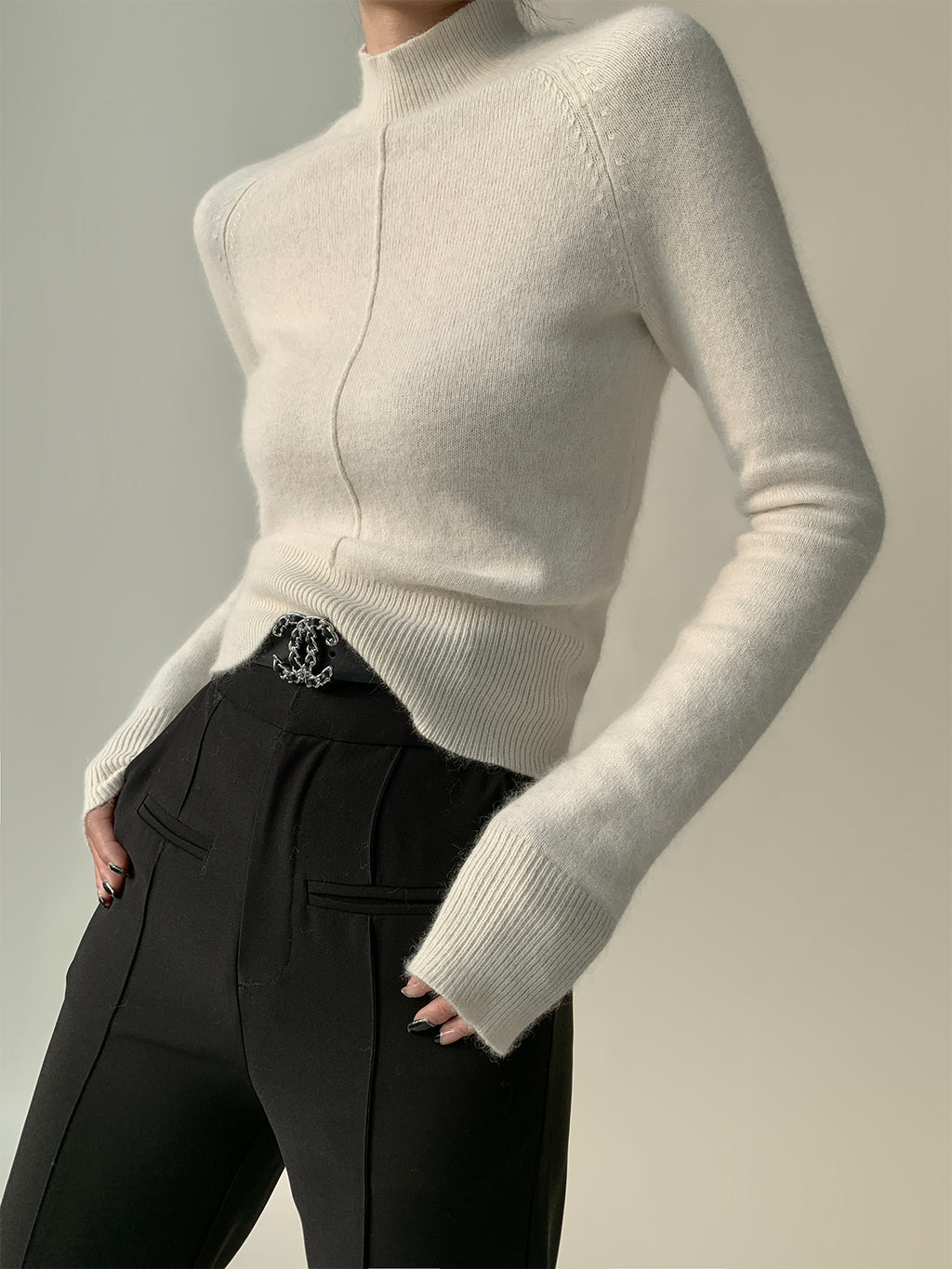 High-Neck Slim Knit Tops_BDHL8021