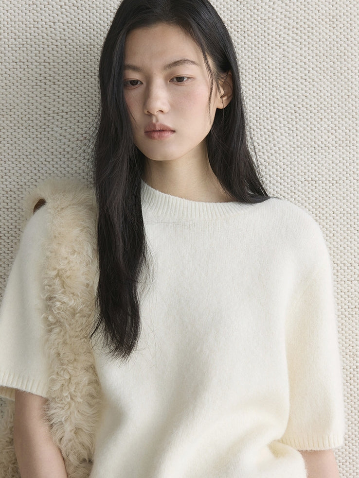 Simple Short-Sleeved Knit Tops_BDHL8149