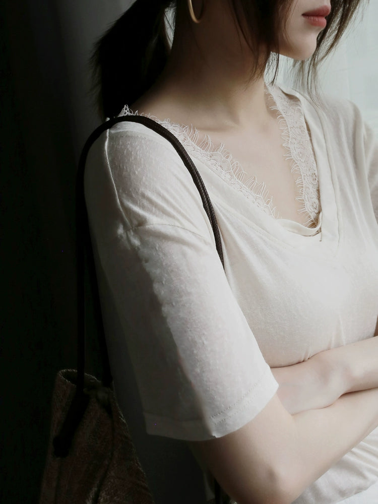 Cloud Cotton Lace Panel V-Neck Sheer T-Shirt_BDHL7303